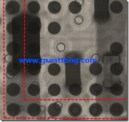 BGA錫球尺寸小于0.4mm，采用降低BGA內(nèi)圍襲球的錫膏量所得到X-Ray，稍微留意一下可以發(fā)現(xiàn)最外圈的錫量(圓的直徑)比其他內(nèi)圍的錫球上的錫量來得多一點(diǎn)點(diǎn)。也就是外圈的黑色圓形直徑比內(nèi)圈的圓形來得大一點(diǎn)點(diǎn)。