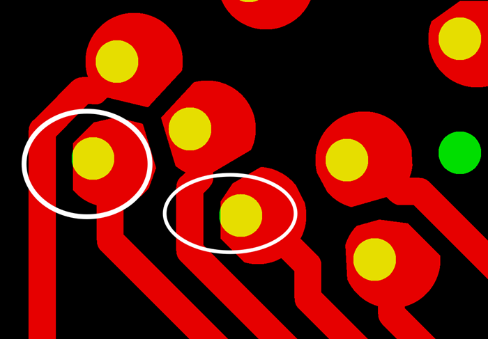PCB生產(chǎn)會(huì)產(chǎn)生同一方向性的小小量偏移，焊盤(pán)被削的方向無(wú)規(guī)則，最?lèi)毫拥那闆r還會(huì)出現(xiàn)個(gè)別孔破焊環(huán)